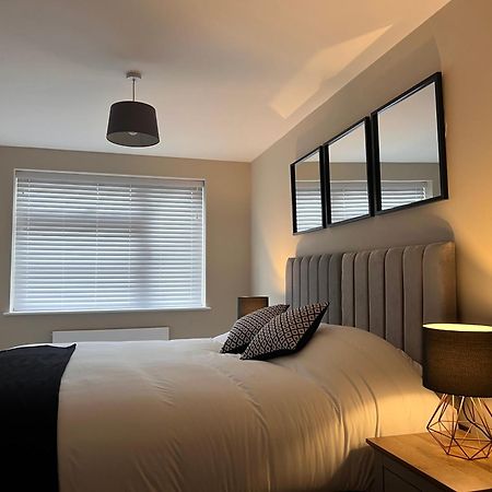 Modern Apartment - Bhx Nec - Free Secure Gated Parking โซลิฮัล ภายนอก รูปภาพ