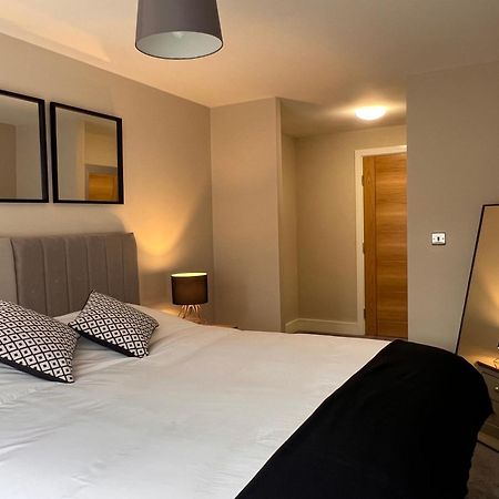 Modern Apartment - Bhx Nec - Free Secure Gated Parking โซลิฮัล ภายนอก รูปภาพ
