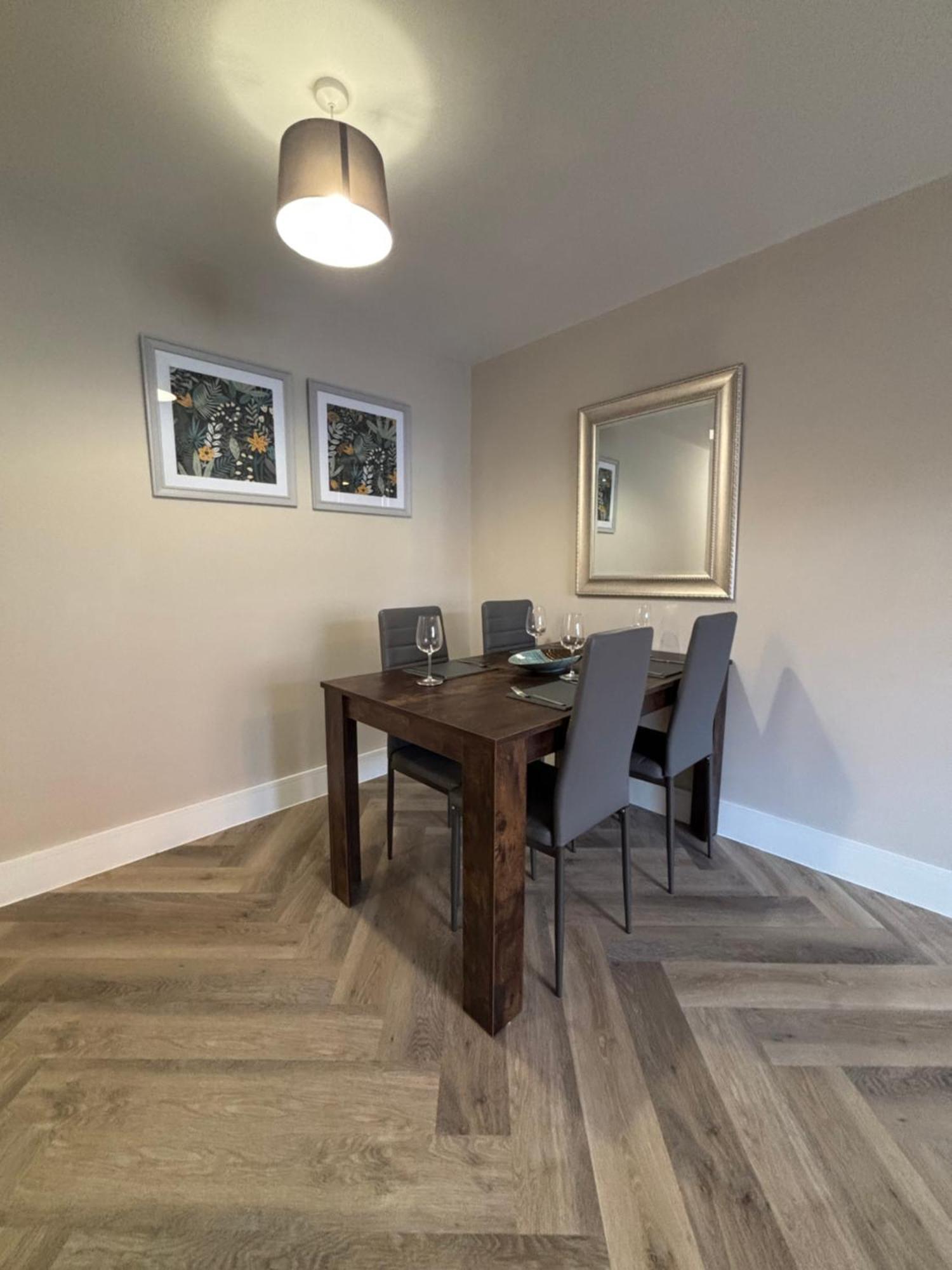 Modern Apartment - Bhx Nec - Free Secure Gated Parking โซลิฮัล ภายนอก รูปภาพ