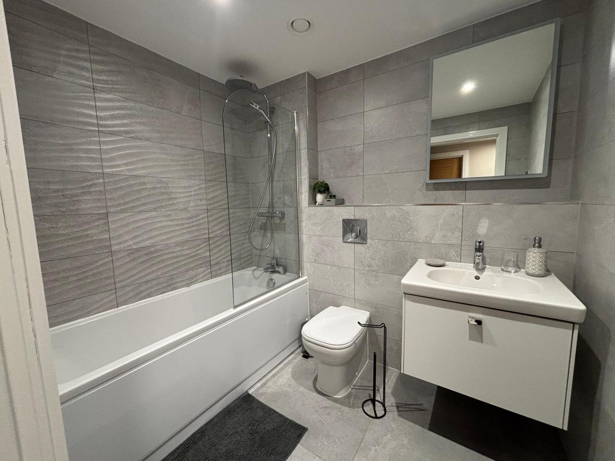 Modern Apartment - Bhx Nec - Free Secure Gated Parking โซลิฮัล ภายนอก รูปภาพ